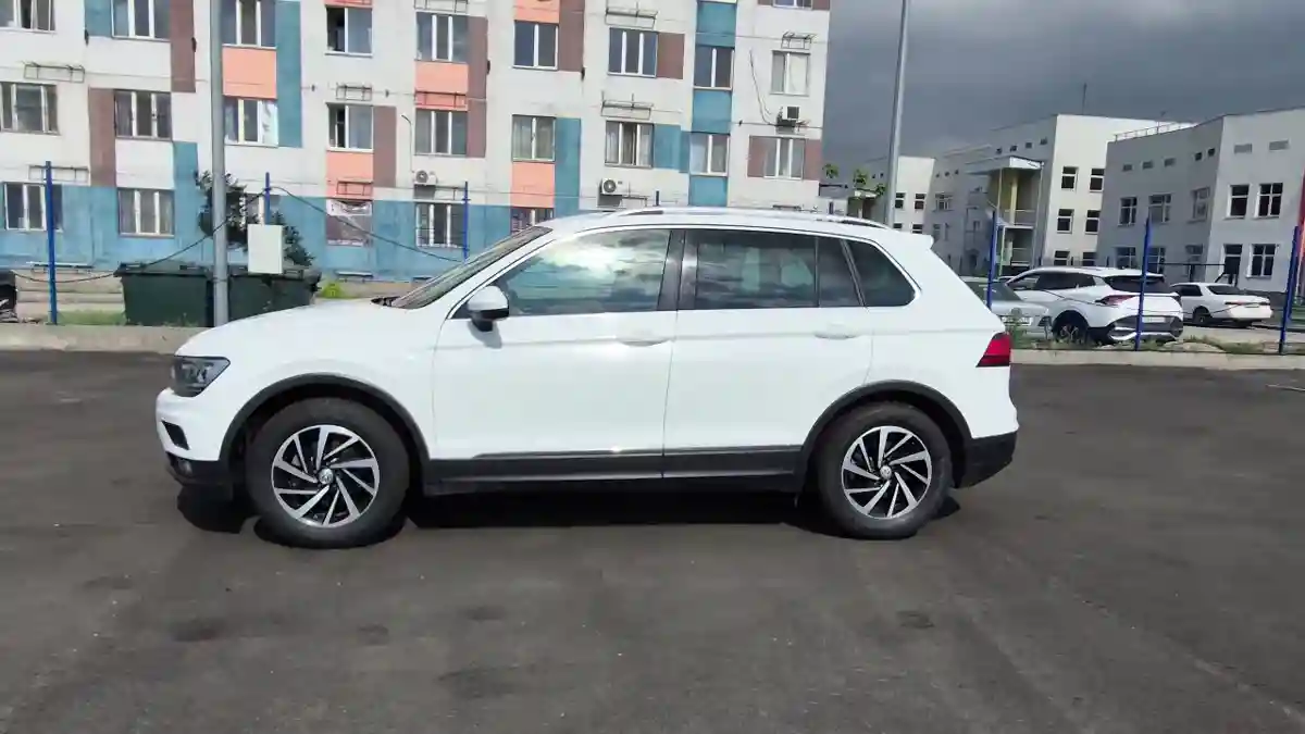 Volkswagen Tiguan 2018 года за 7 990 000 тг. в Алматы