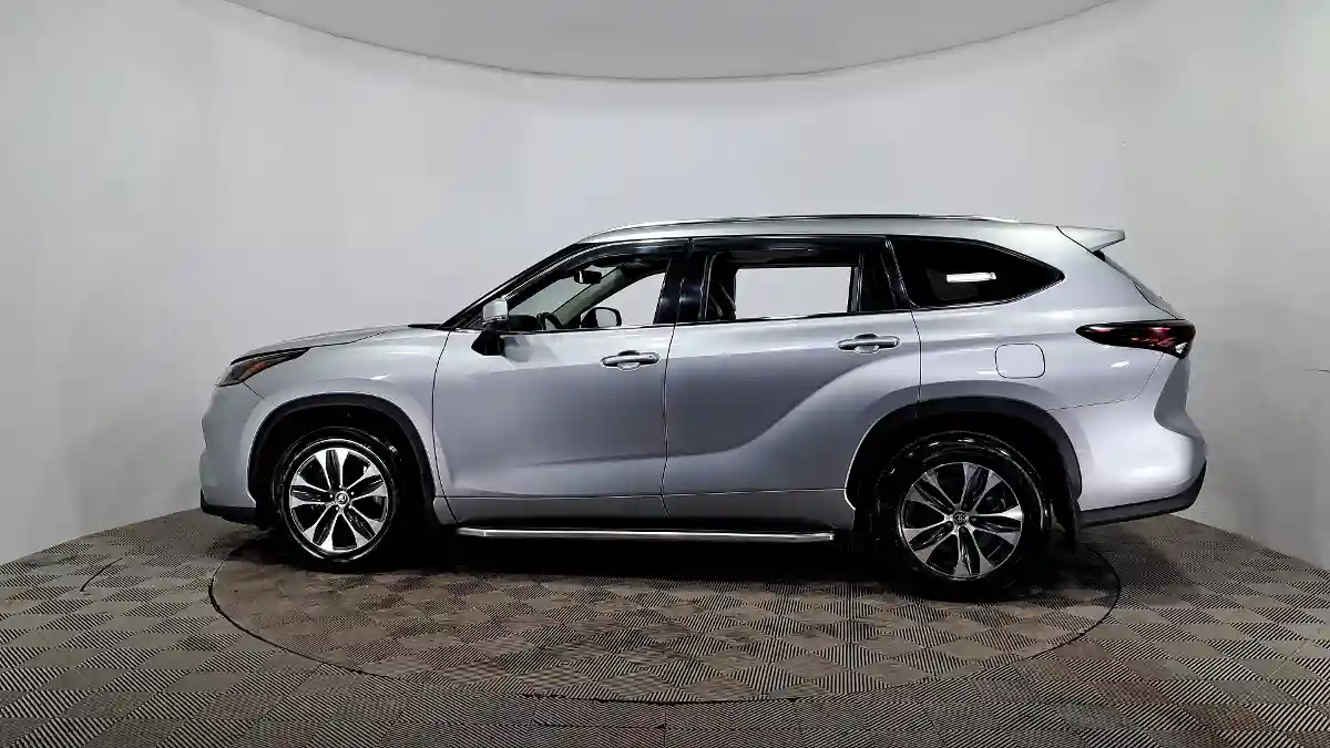 Toyota Highlander 2020 года за 17 990 000 тг. в Астана