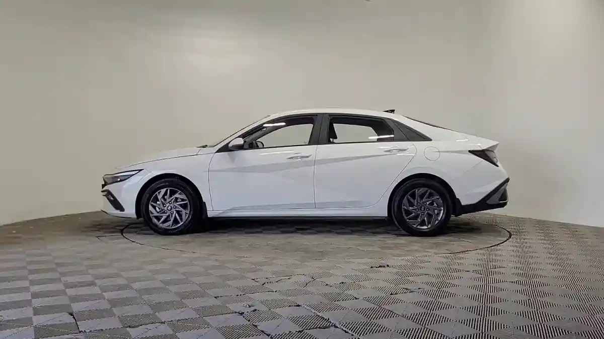 Hyundai Elantra 2024 года за 8 990 000 тг. в Алматы