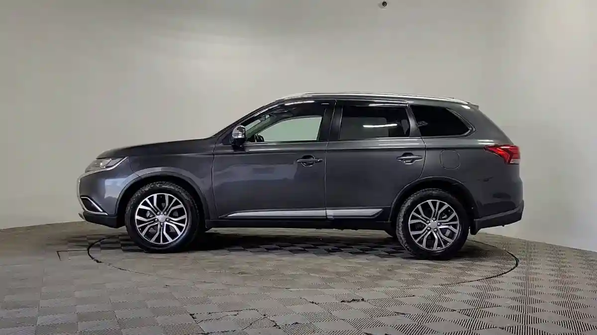 Mitsubishi Outlander 2017 года за 8 490 000 тг. в Алматы