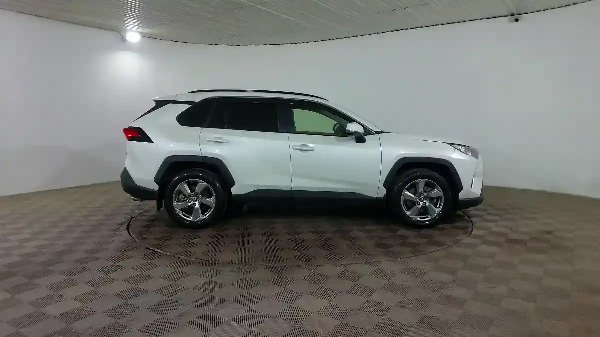 Toyota RAV4 2021 года за 13 990 000 тг. в Шымкент