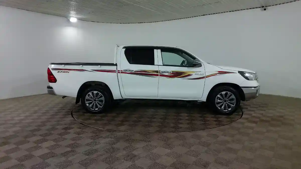 Toyota Hilux 2022 года за 16 990 000 тг. в Шымкент