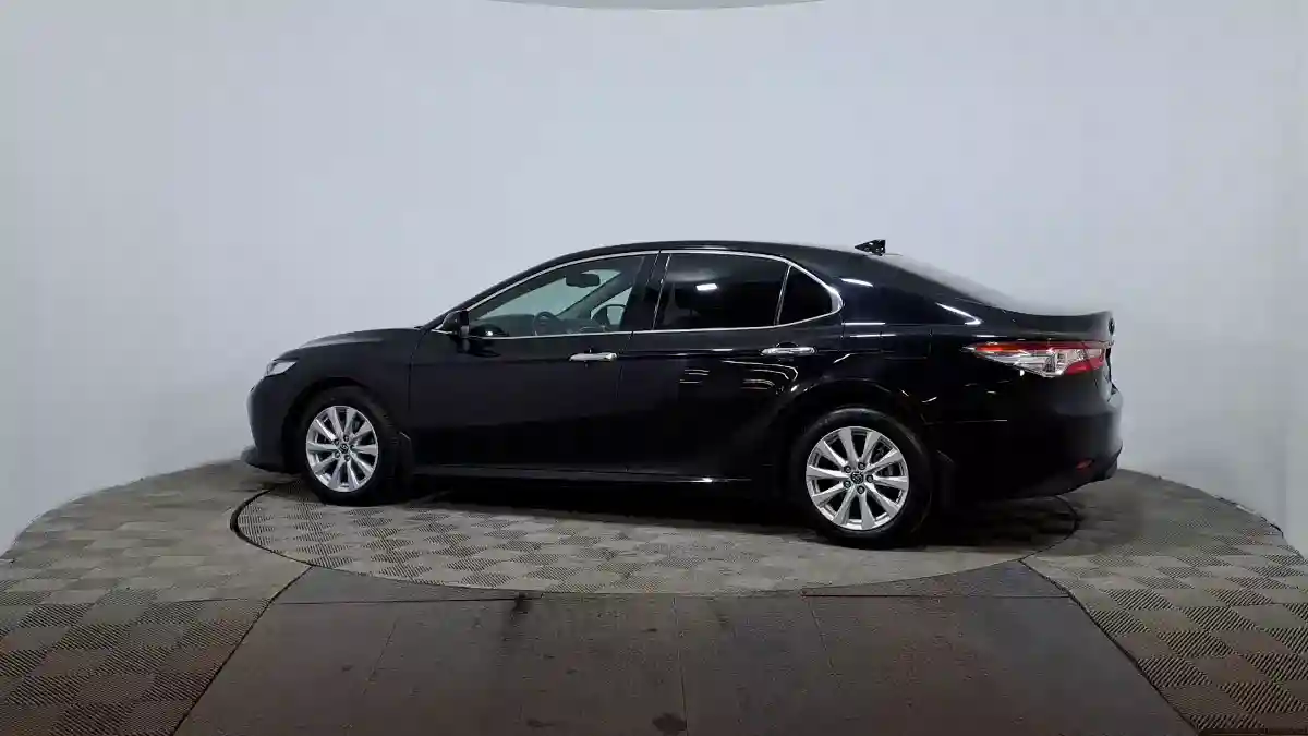 Toyota Camry 2019 года за 13 490 000 тг. в Астана