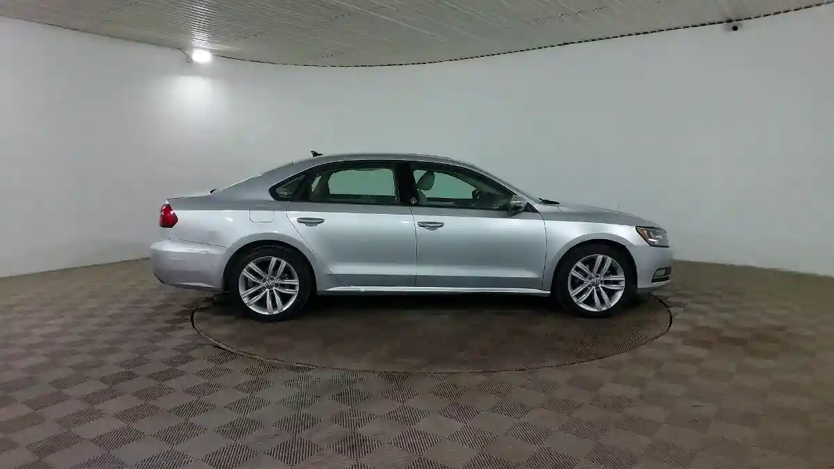 Volkswagen Passat 2018 года за 6 390 000 тг. в Шымкент