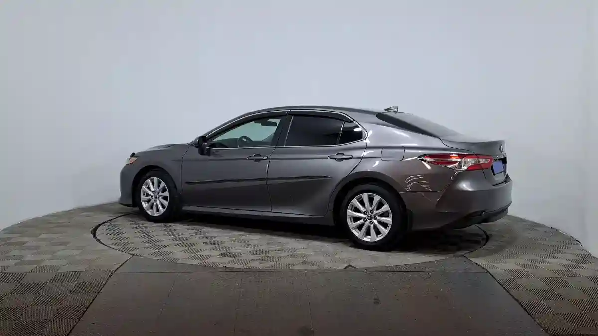 Toyota Camry 2020 года за 10 590 000 тг. в Астана