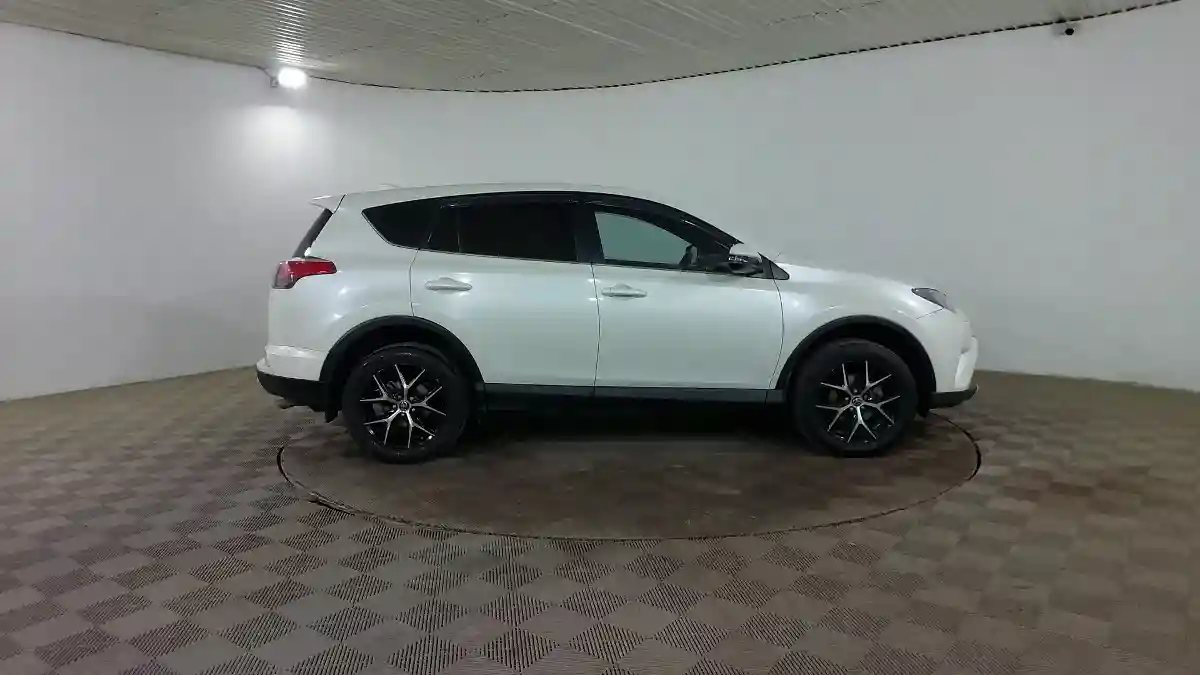 Toyota RAV4 2018 года за 12 640 000 тг. в Шымкент