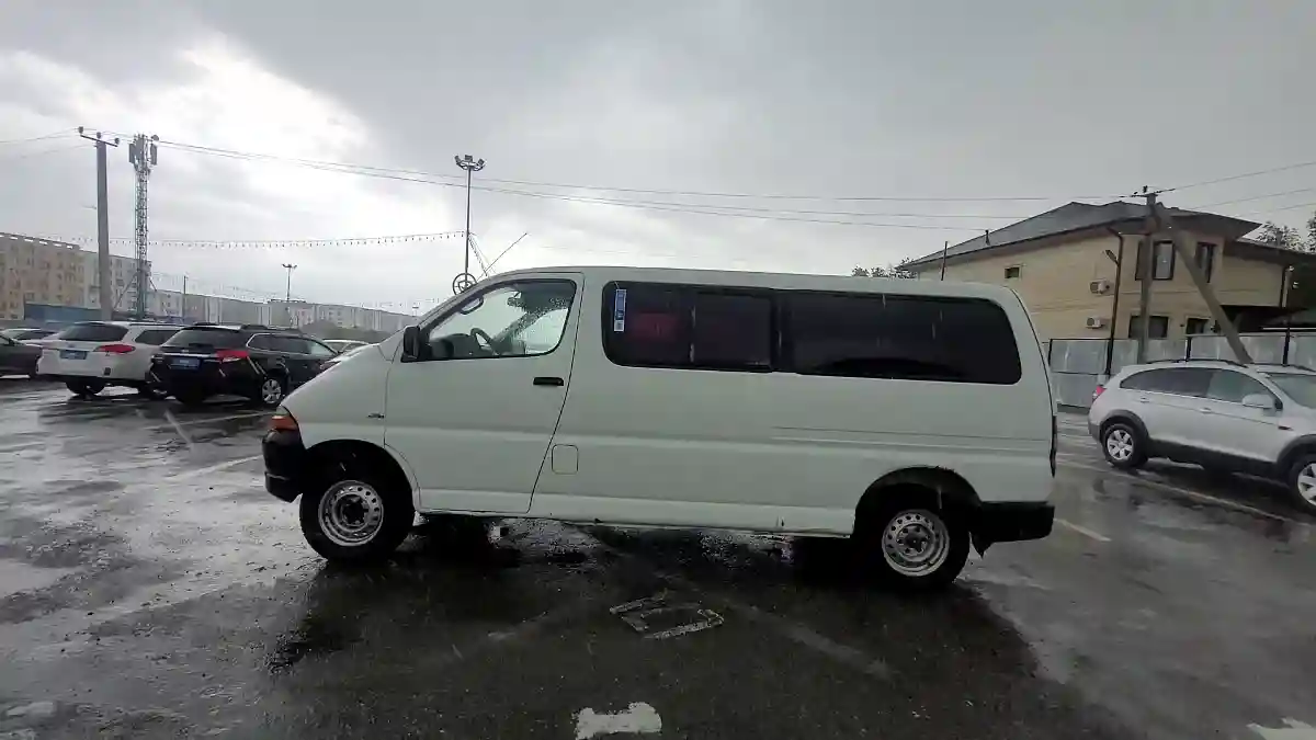 Toyota HiAce 2003 года за 1 990 000 тг. в Алматы