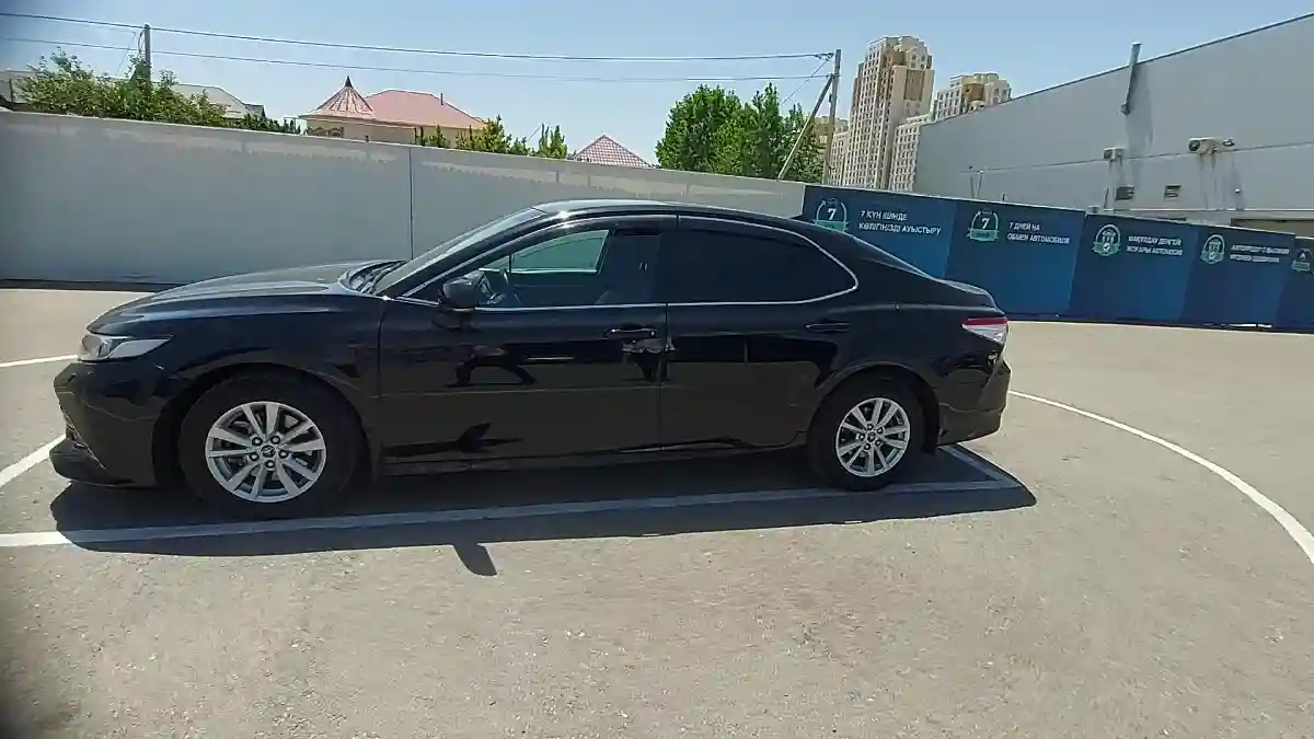 Toyota Camry 2018 года за 10 790 000 тг. в Шымкент
