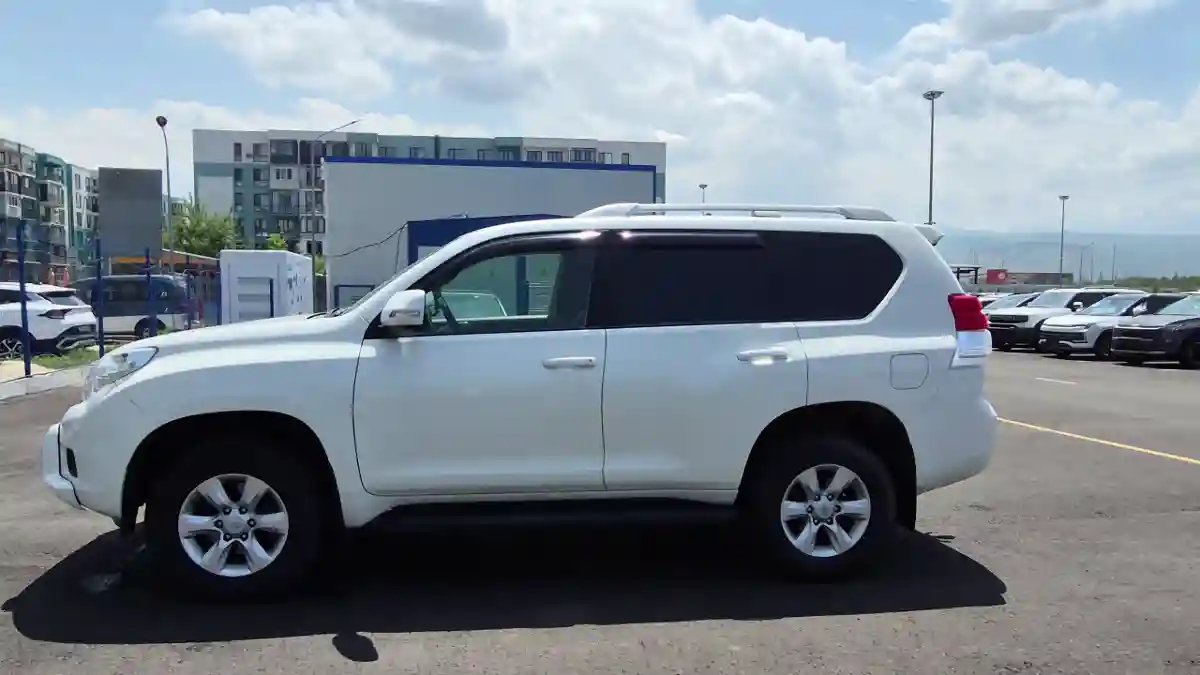 Toyota Land Cruiser Prado 2011 года за 14 390 000 тг. в Алматы