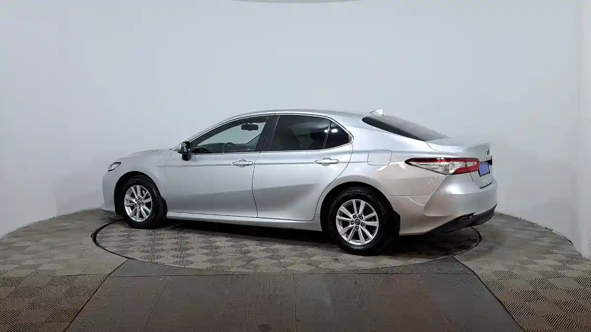 Toyota Camry 2018 года за 10 790 000 тг. в Астана