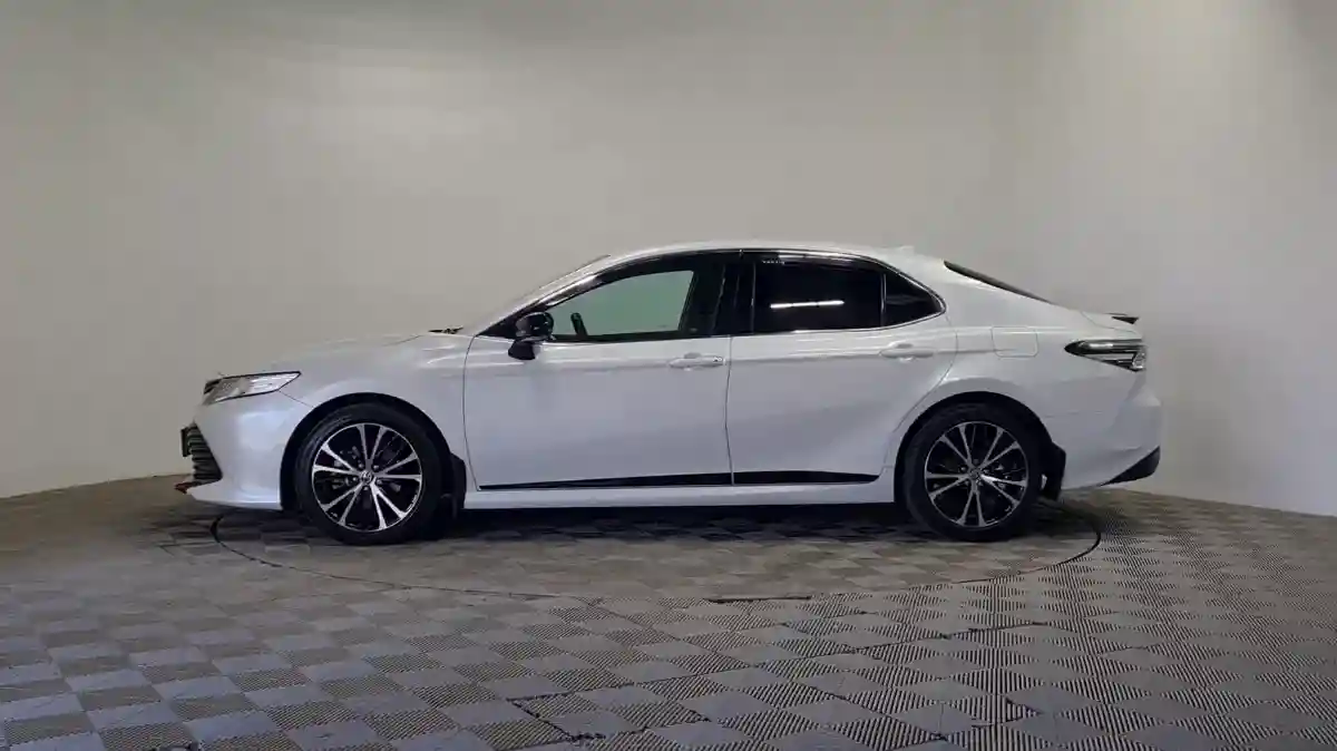 Toyota Camry 2020 года за 14 550 000 тг. в Алматы