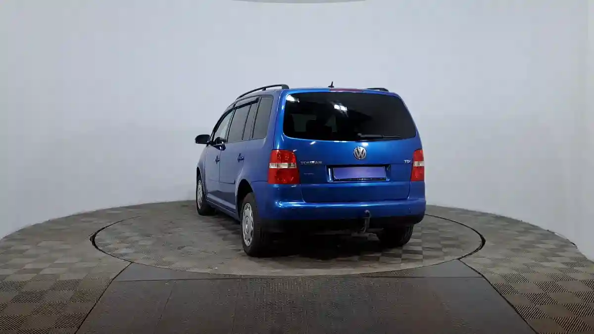 Volkswagen Touran 2004 года за 1 650 000 тг. в Астана