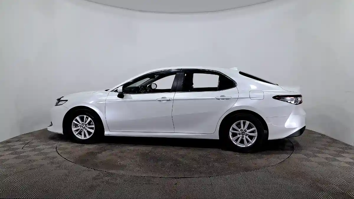 Toyota Camry 2020 года за 13 250 000 тг. в Астана