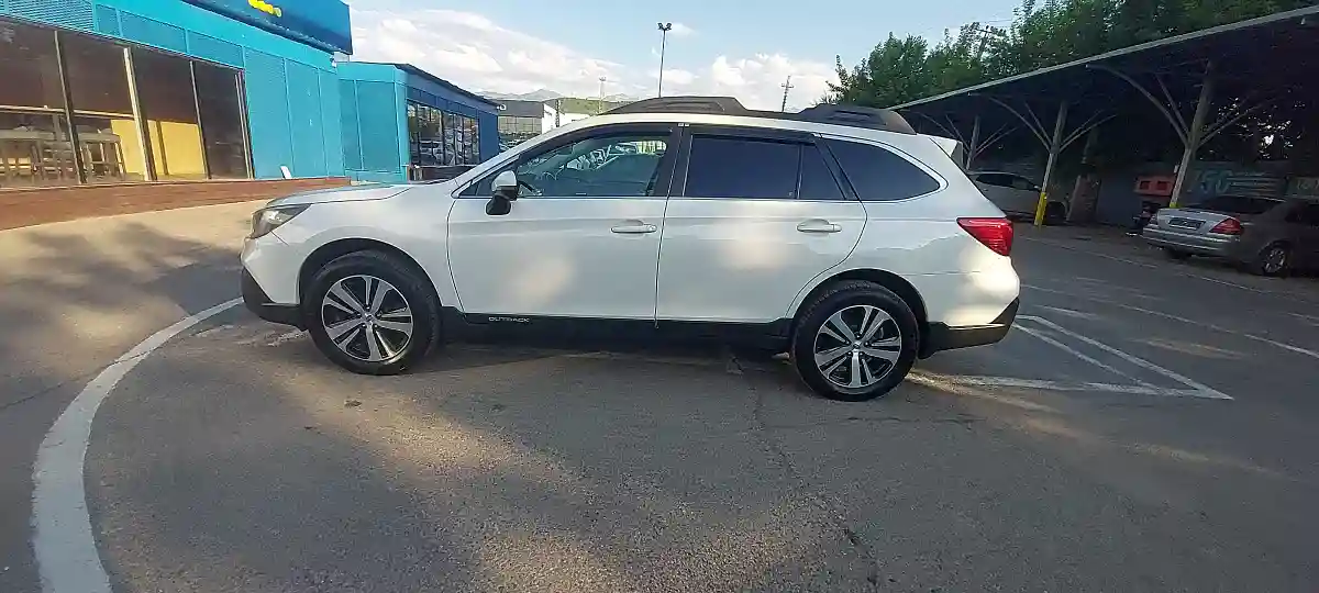 Subaru Outback 2018 года за 9 500 000 тг. в Алматы
