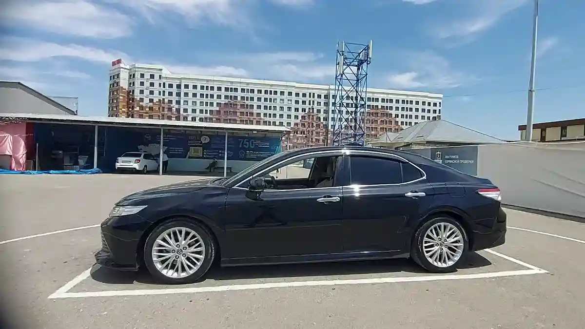 Toyota Camry 2019 года за 13 370 000 тг. в Шымкент