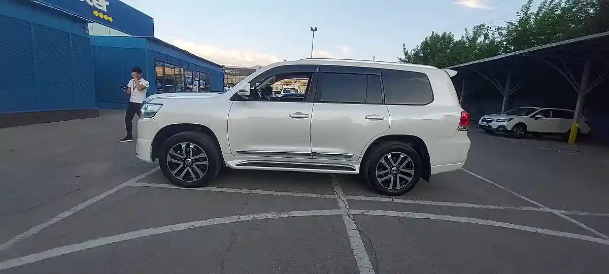Toyota Land Cruiser 2016 года за 19 990 000 тг. в Алматы