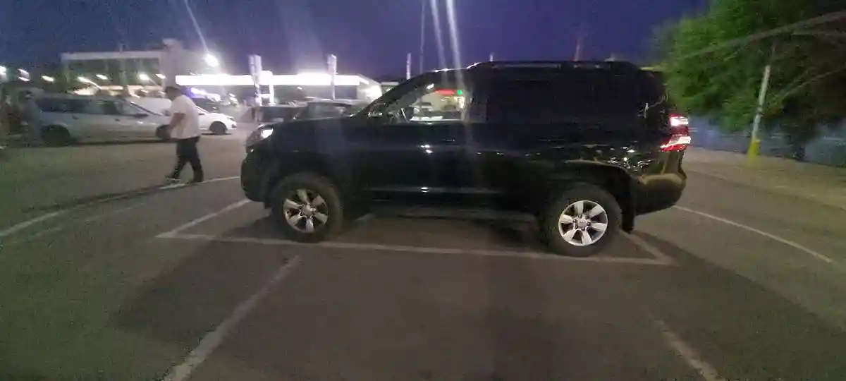 Toyota Land Cruiser Prado 2014 года за 13 990 000 тг. в Алматы