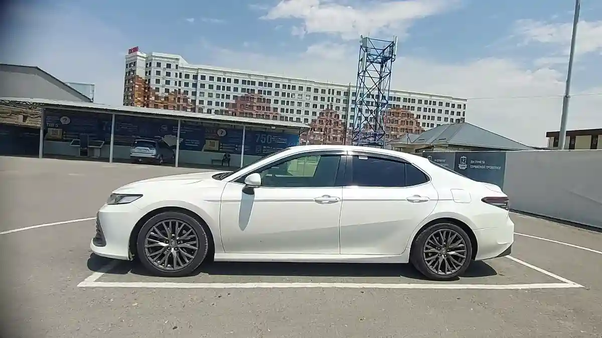 Toyota Camry 2022 года за 12 190 000 тг. в Шымкент