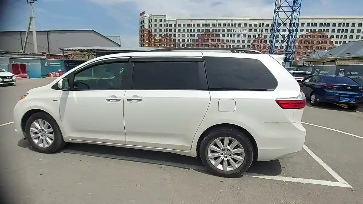 Toyota Sienna 2016 года за 14 950 000 тг. в Шымкент