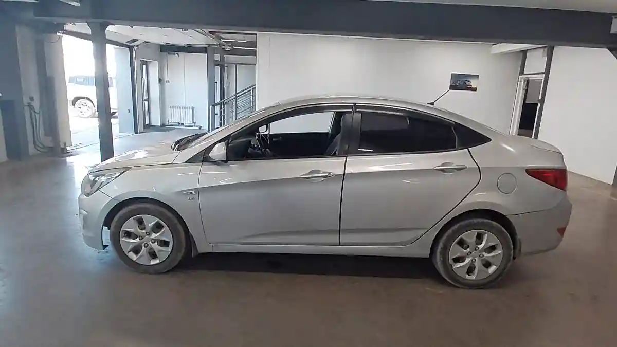 Hyundai Solaris 2015 года за 3 990 000 тг. в Астана
