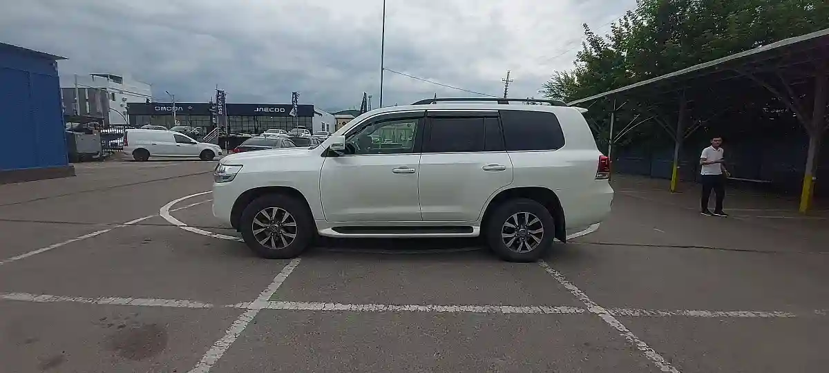 Toyota Land Cruiser 2019 года за 32 000 000 тг. в Алматы