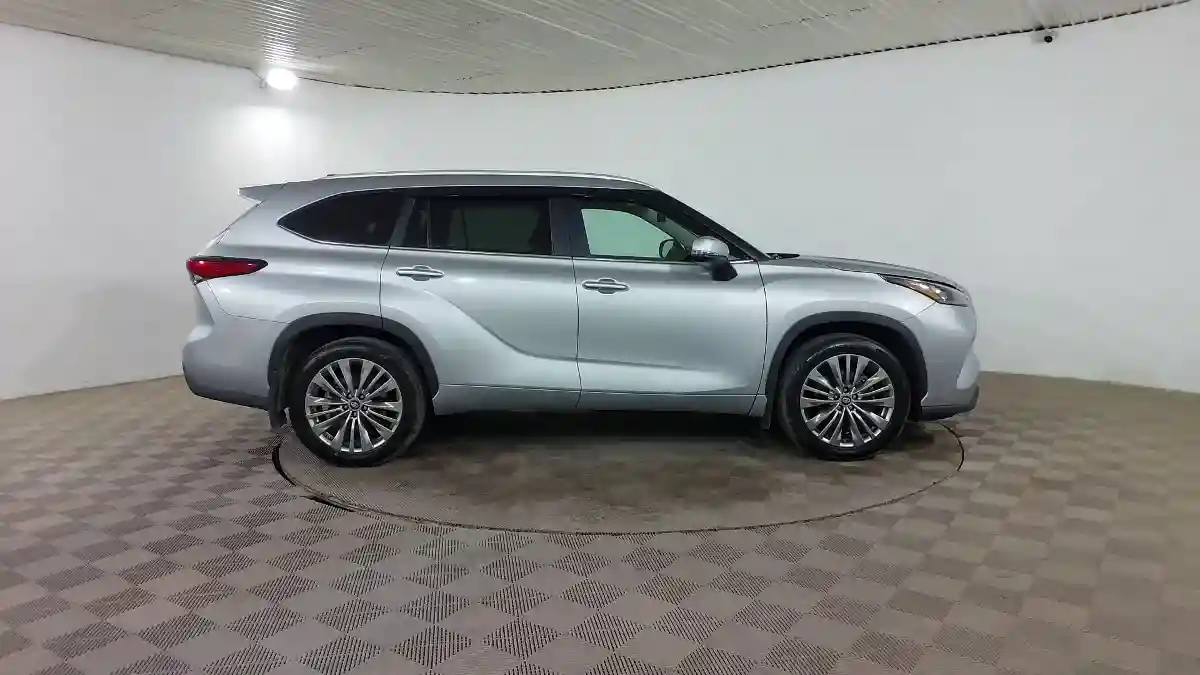 Toyota Highlander 2022 года за 17 690 000 тг. в Шымкент