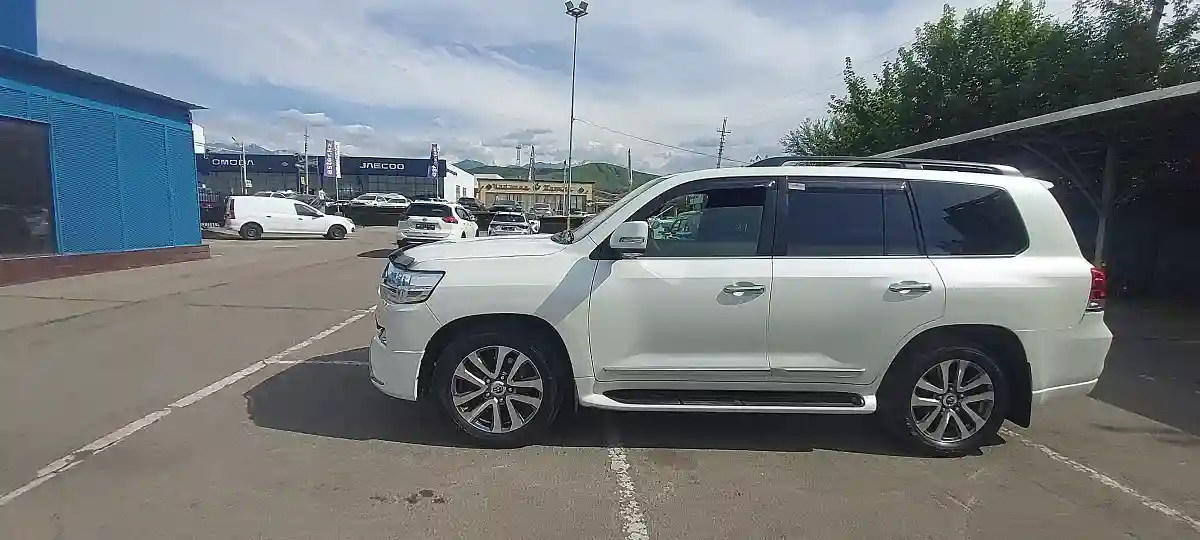 Toyota Land Cruiser 2017 года за 33 160 000 тг. в Алматы