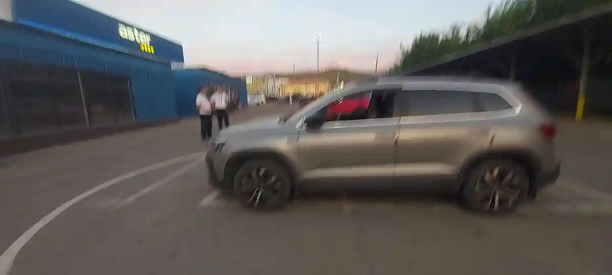Volkswagen Taos 2022 года за 9 390 000 тг. в Алматы