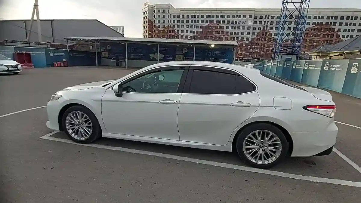 Toyota Camry 2018 года за 11 790 000 тг. в Шымкент