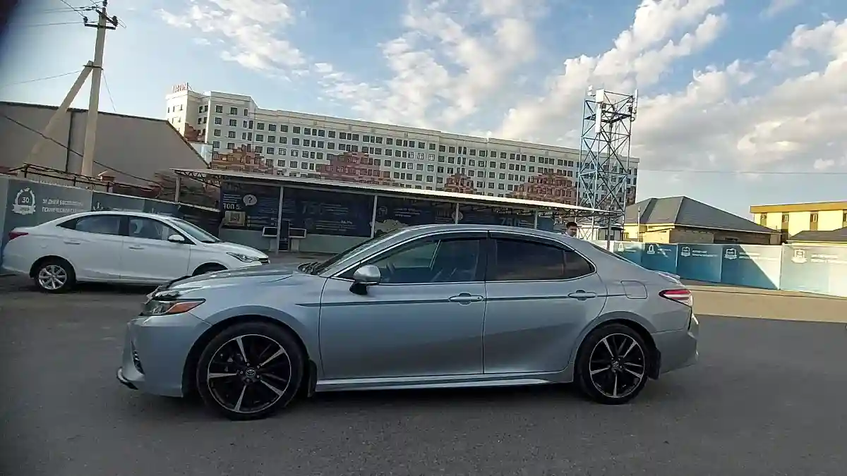 Toyota Camry 2020 года за 10 490 000 тг. в Шымкент