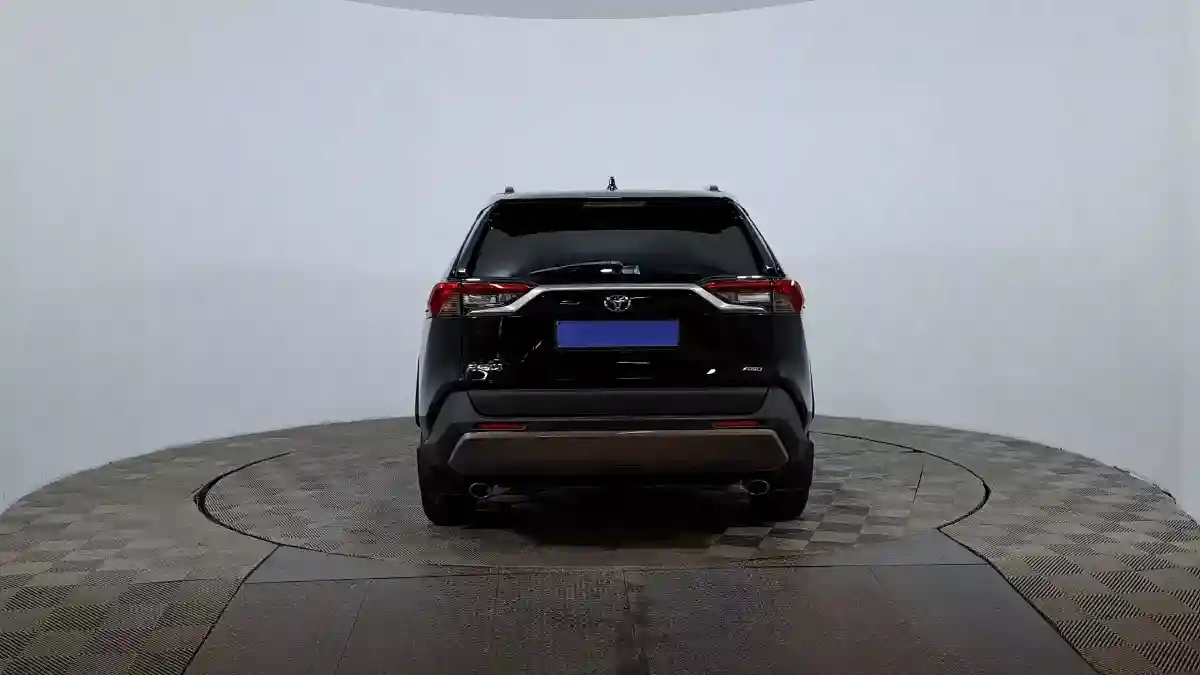 Toyota RAV4 2021 года за 13 990 000 тг. в Астана