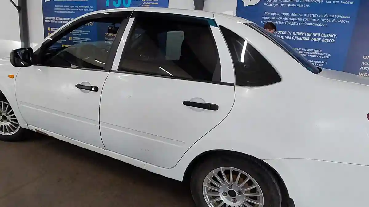 LADA (ВАЗ) Granta 2014 года за 990 000 тг. в Астана