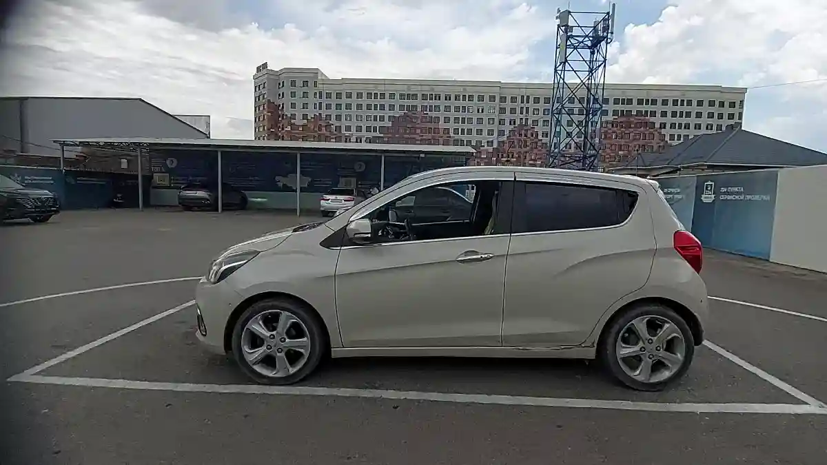 Chevrolet Spark 2016 года за 2 800 000 тг. в Шымкент
