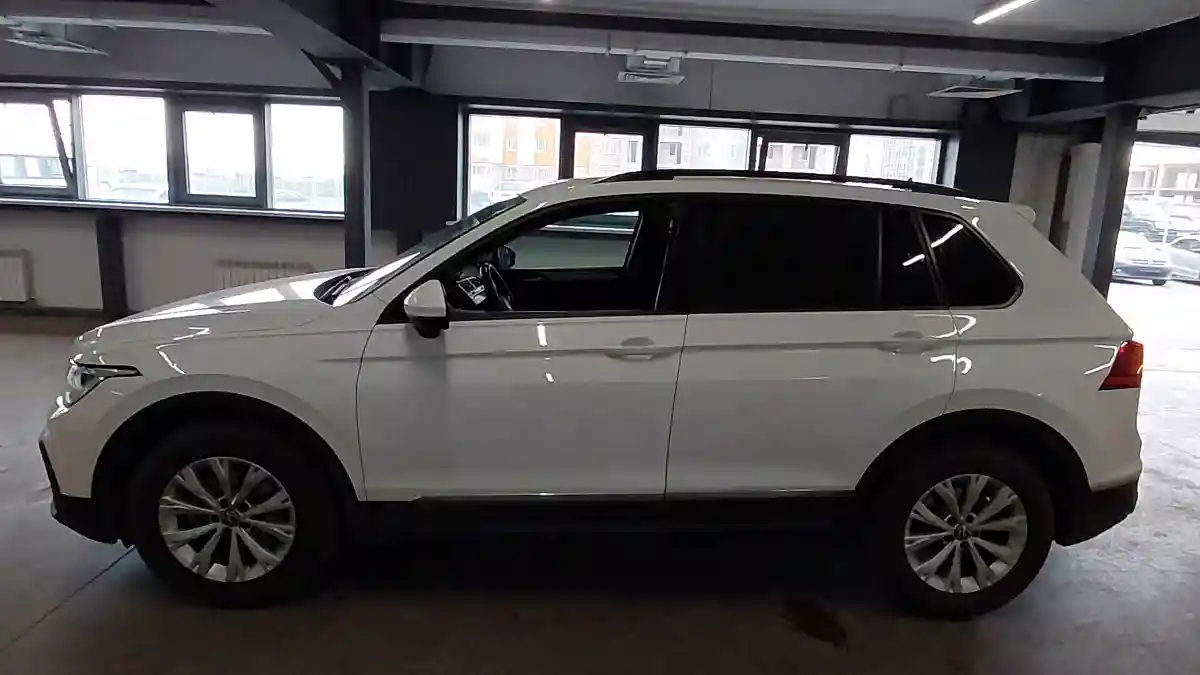 Volkswagen Tiguan 2021 года за 9 190 000 тг. в Астана