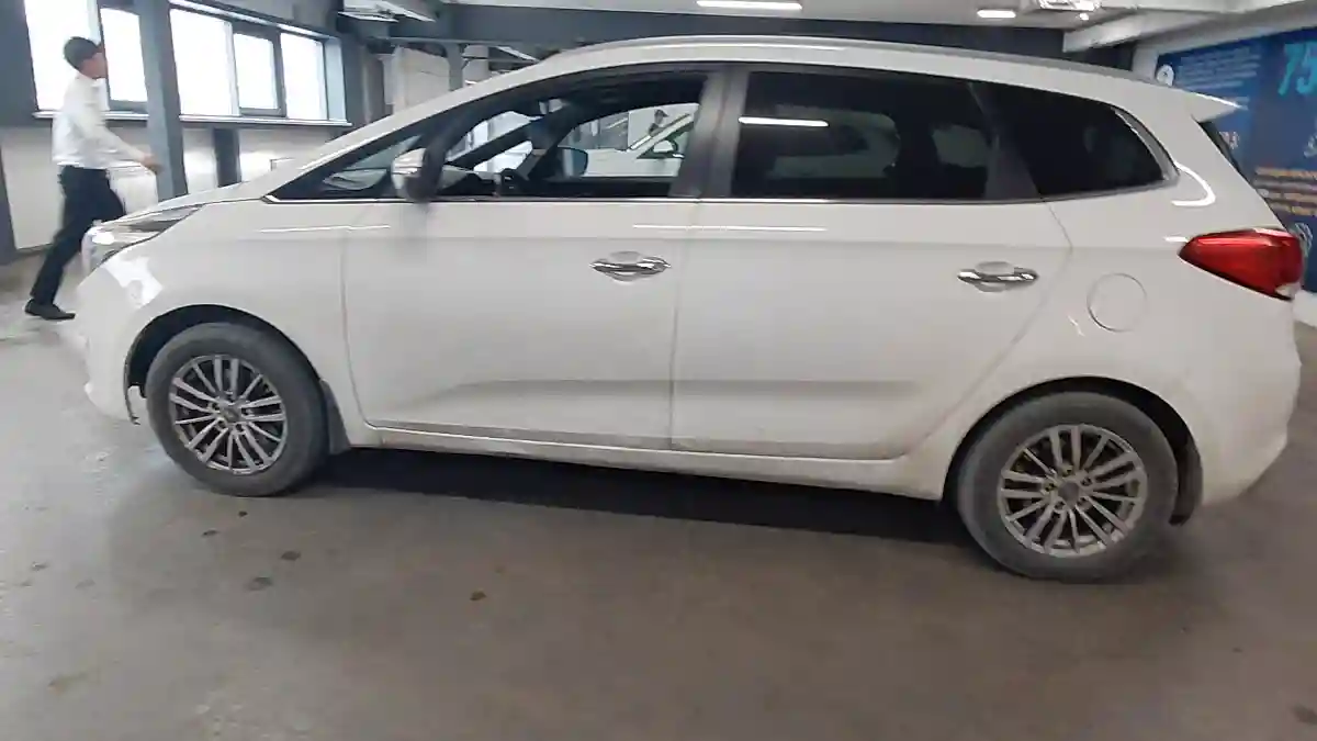 Kia Carens 2015 года за 6 490 000 тг. в Астана