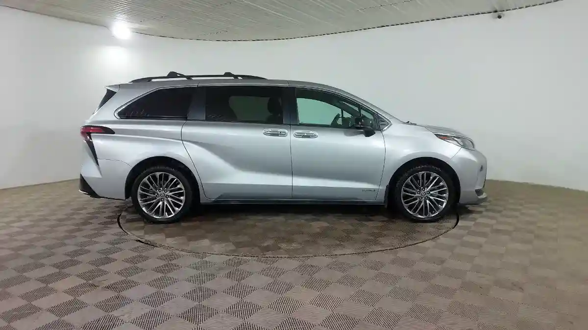 Toyota Sienna 2021 года за 18 590 000 тг. в Шымкент