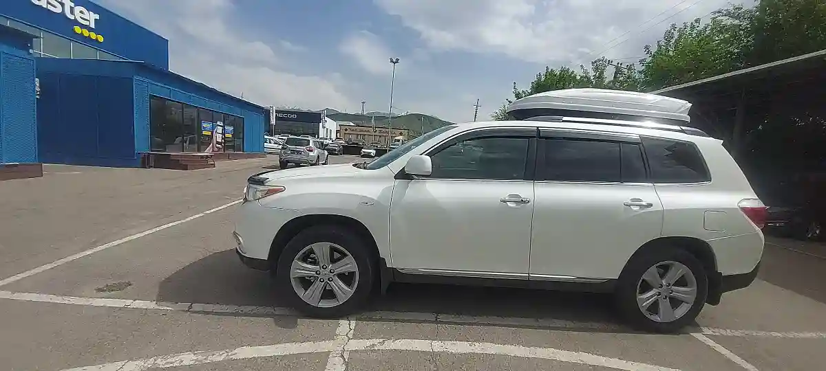 Toyota Highlander 2013 года за 12 490 000 тг. в Алматы