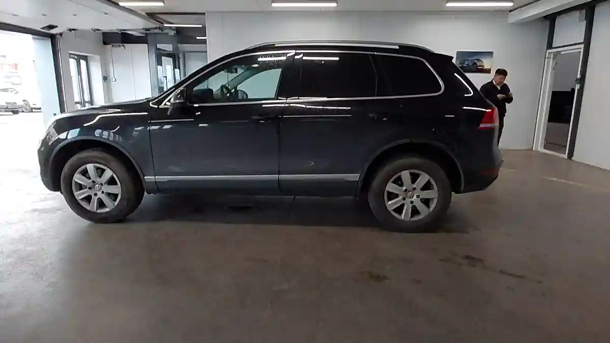 Volkswagen Touareg 2010 года за 10 990 000 тг. в Астана