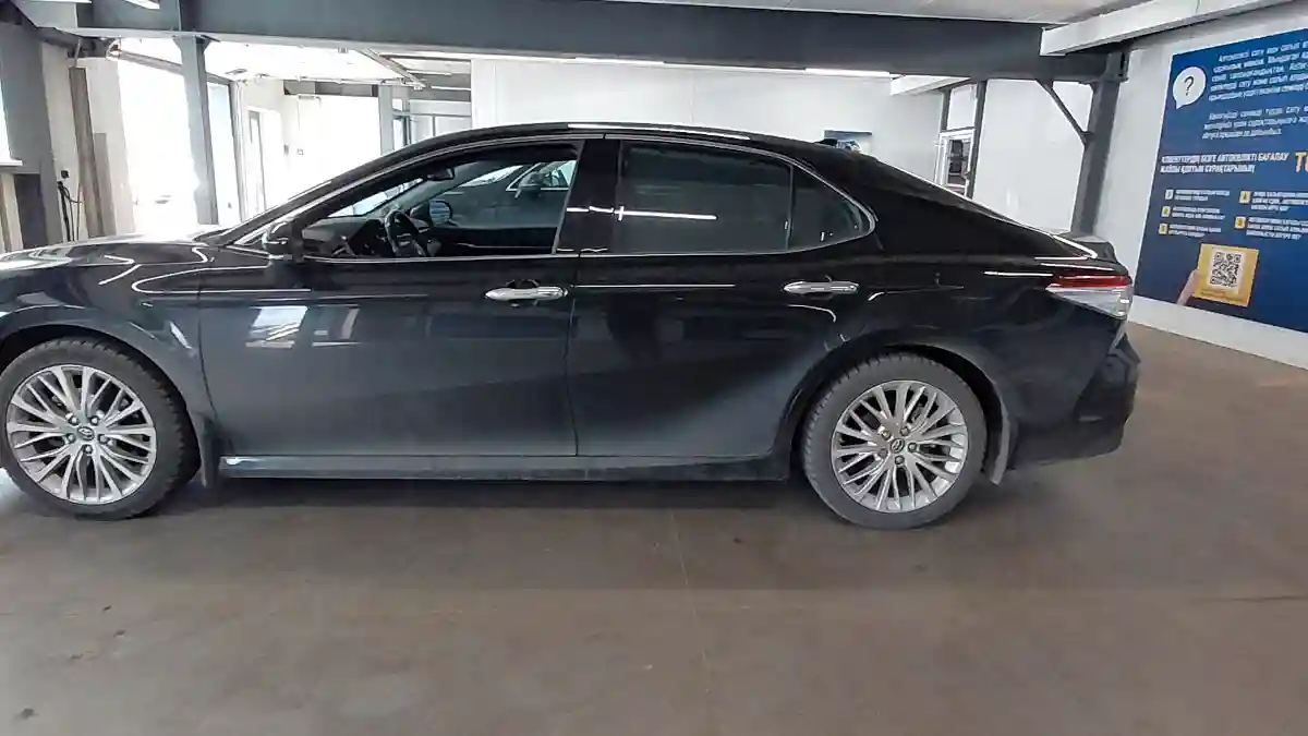 Toyota Camry 2019 года за 14 990 000 тг. в Астана