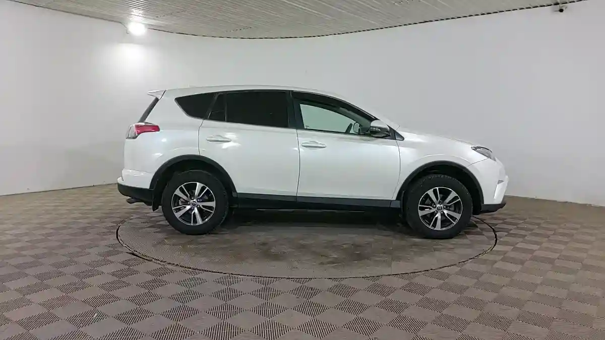 Toyota RAV4 2016 года за 8 100 000 тг. в Шымкент