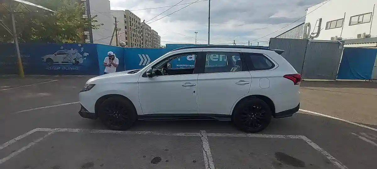 Mitsubishi Outlander 2022 года за 12 500 000 тг. в Алматы