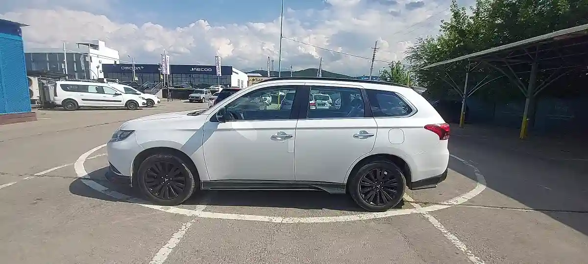 Mitsubishi Outlander 2022 года за 12 500 000 тг. в Алматы