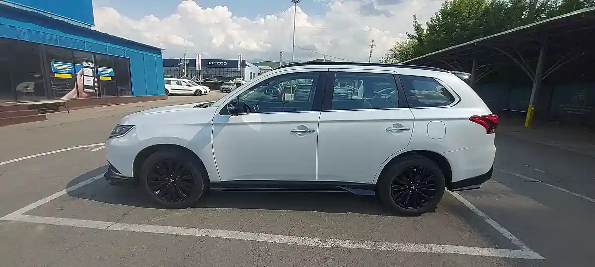 Mitsubishi Outlander 2022 года за 12 500 000 тг. в Алматы