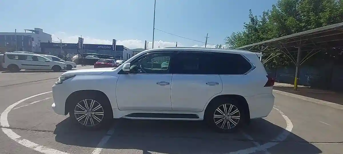 Lexus LX 2017 года за 44 250 000 тг. в Алматы