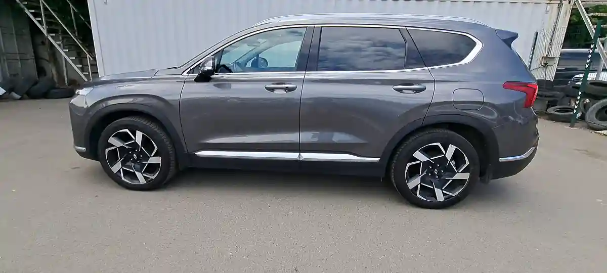 Hyundai Santa Fe 2023 года за 16 890 000 тг. в Алматы