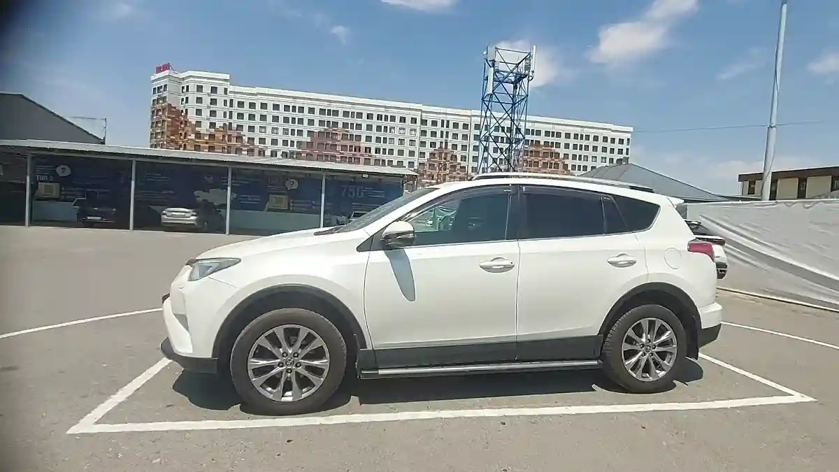 Toyota RAV4 2017 года за 12 850 000 тг. в Шымкент
