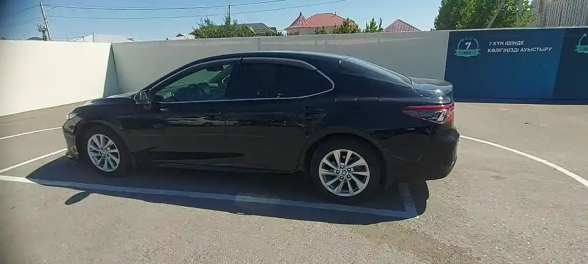 Toyota Camry 2023 года за 14 890 000 тг. в Шымкент