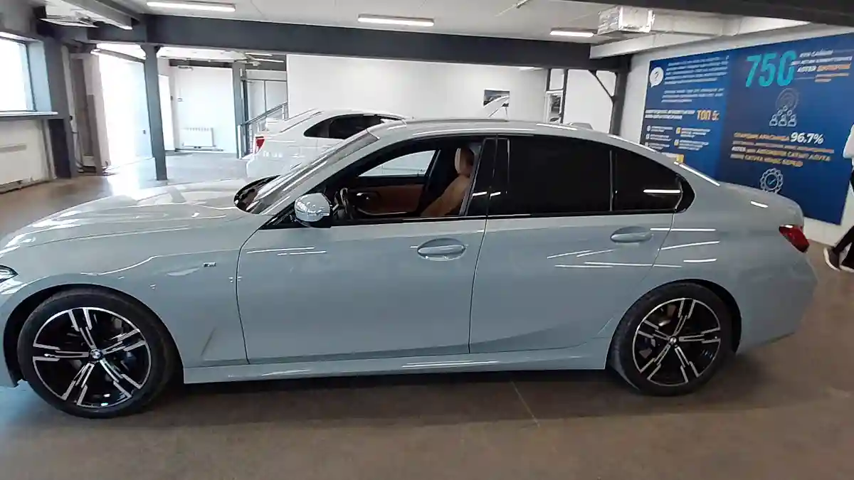 BMW 3 серии 2023 года за 26 350 000 тг. в Астана