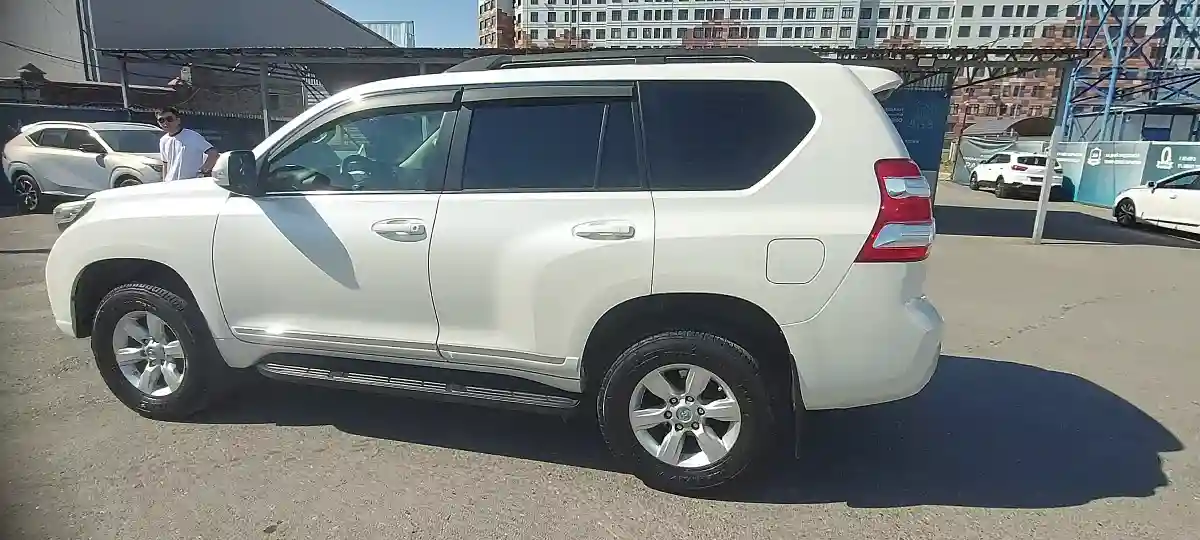 Toyota Land Cruiser Prado 2013 года за 18 990 000 тг. в Шымкент