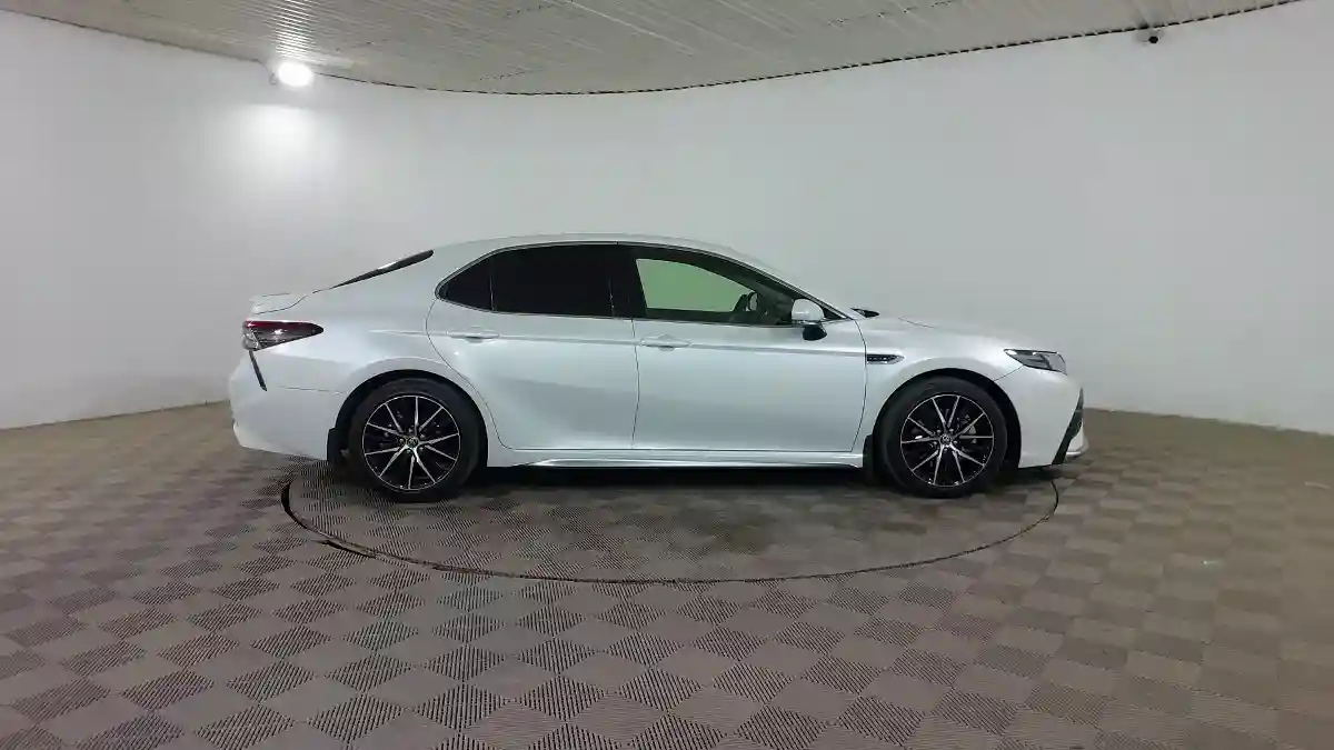 Toyota Camry 2023 года за 15 590 000 тг. в Шымкент